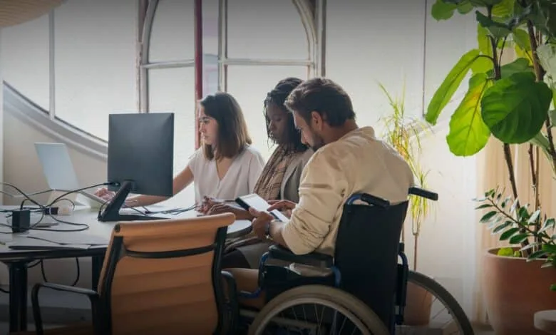 Giovanna Tawada aborda desafios de pessoas com deficiência no trabalho e a importância da inclusão e acessibilidade nas empresas.