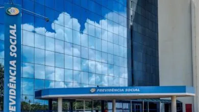 Auditoria do INSS aponta R$ 45,5 milhões em descontos indevidos nas aposentadorias. Beneficiários da Previdência Social devem ficar atentos!